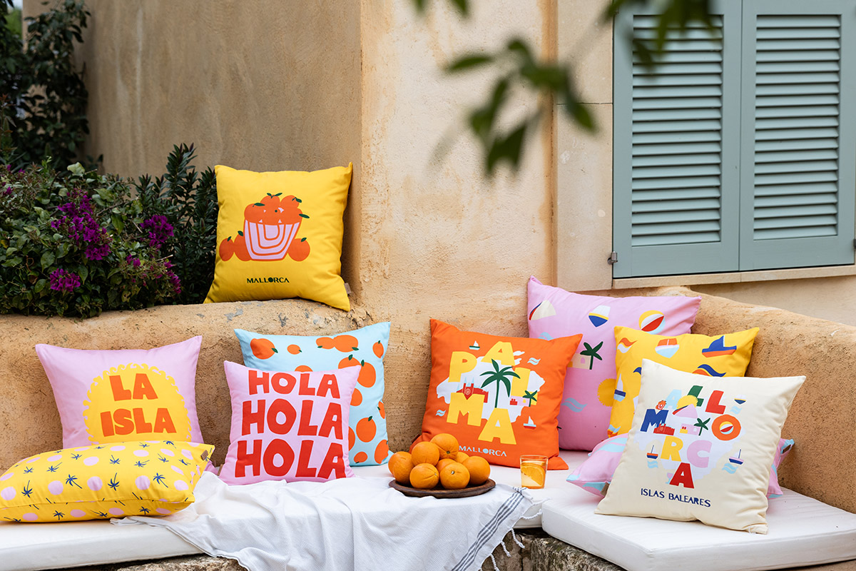 Heimtextilkollketion Mallorca von der Designerin Ursula Tücks. Sie hat ihre Sommer Kollektion bei Textilwerk herausgebracht.