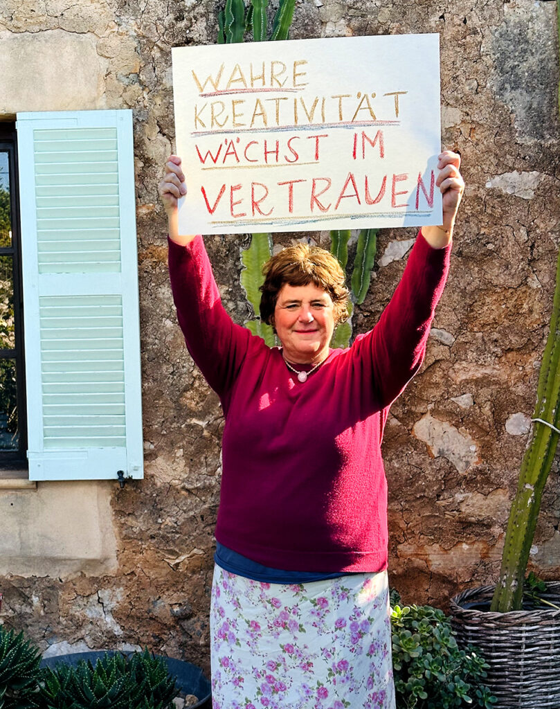 Ursula Tücks ist eine Kreativ Expertin und motiviert andere Kreativschaffende