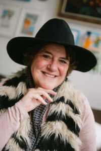 onlinen Reteat fuer Kreative und Künstlers. Aufschieberitis udn Perfektionismus kommen weg und wir sind frei fuer den Weg des Kuenstlers.