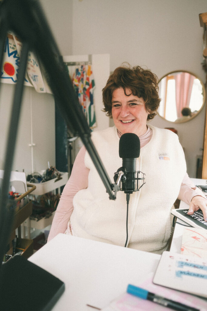Podcastern ursula Tücks aus Köln mit ihrem Podcast "Kreativität leben".