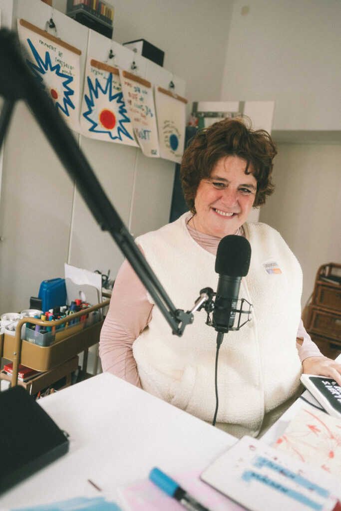 ursula liebt alles rund um das Thema Kreativität in ihrem Podcast zu teilen. Auf Spotify, Apple Podcast und auf YouTube.