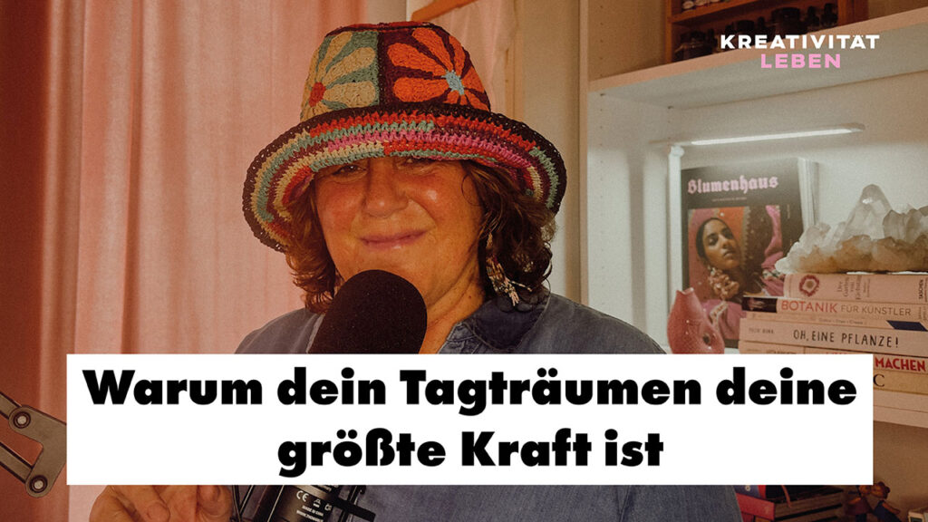 Warum dein Tagträumen deine größte Kraft ist | Kreativität leben #64 Deine Fantasie schaltet den inneren Kritiker aus – die Stimme hinter jeder kreativen Blockade – und holt dein Einzigartiges hervor. Über Fantasie, Perfektionismus und den Weg übers Spiel.